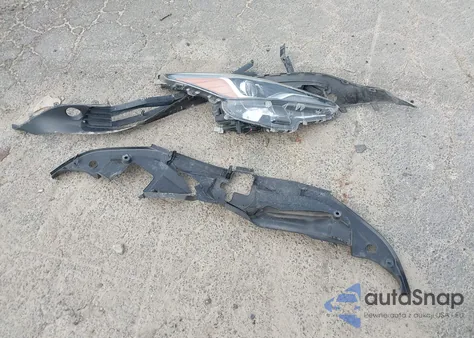 2020 Toyota Prius Xle Awd-E z USA, uszkodzony, nr VIN JTDL9RFU4L3017100